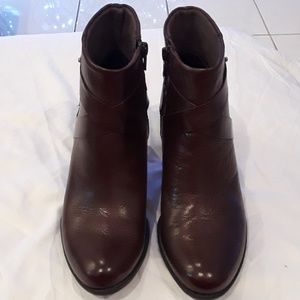 Born boc brown leather booties. Size 6.5